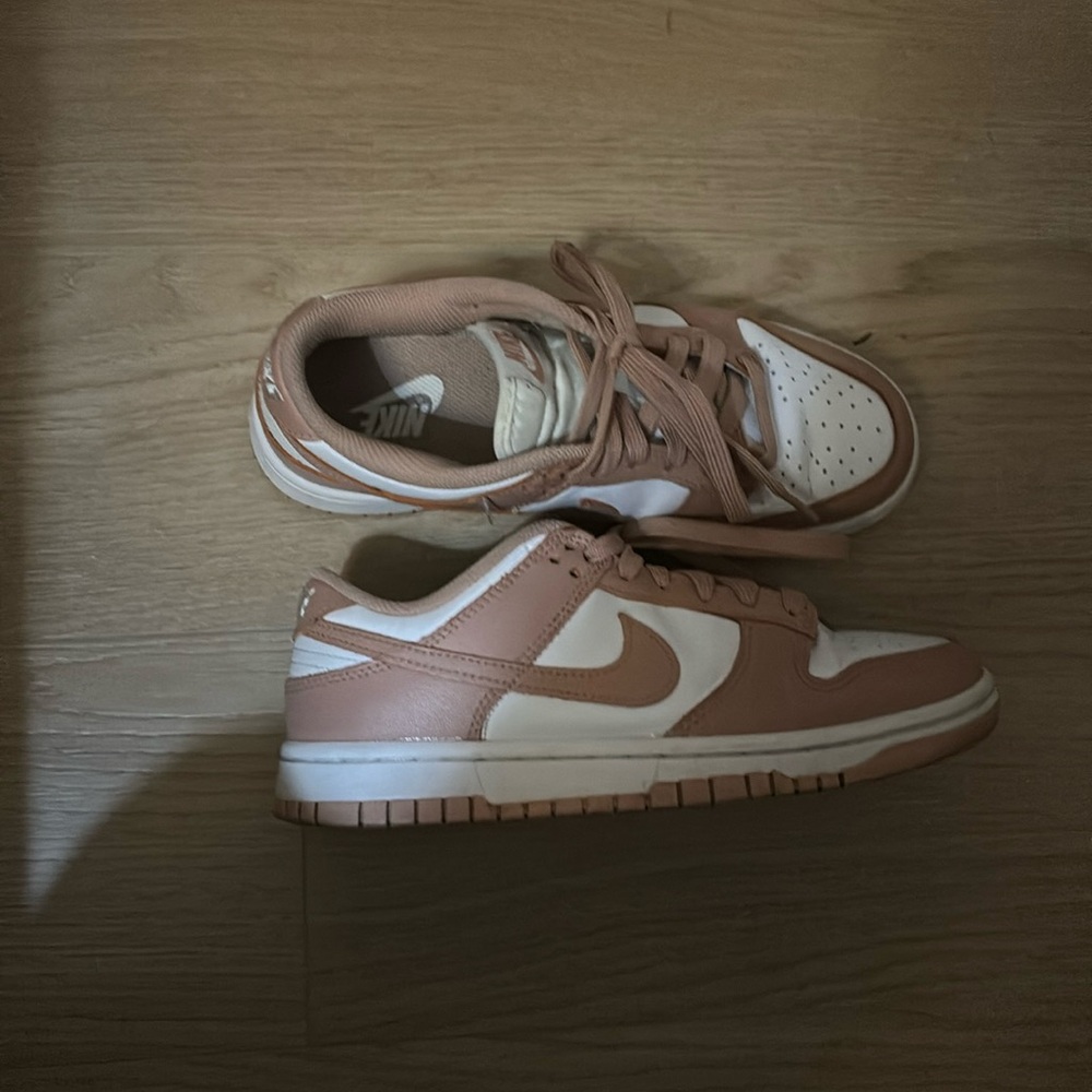 NIKE WOMEN'S DUNK LOW WHITE / ROSE WHISPER
